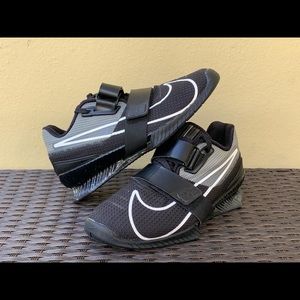 ROMALEOS 4 TRIPLE BLACK: ⚫️⚪️⚫️